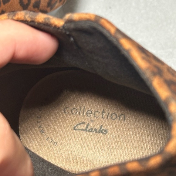 Clarks Brown Leopard Ankle Kitten Pointed Toe Heel Booties Size 7 - Picture 2 of 9